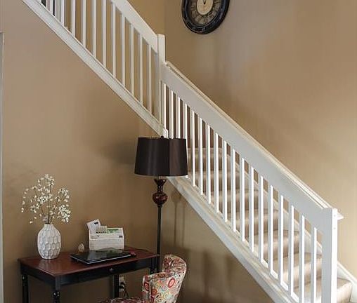 4th image of 556 Blanford Pl