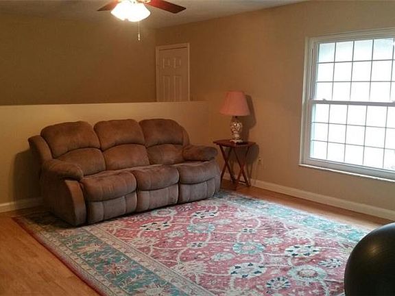 5th image of 3107 Sandy Cir