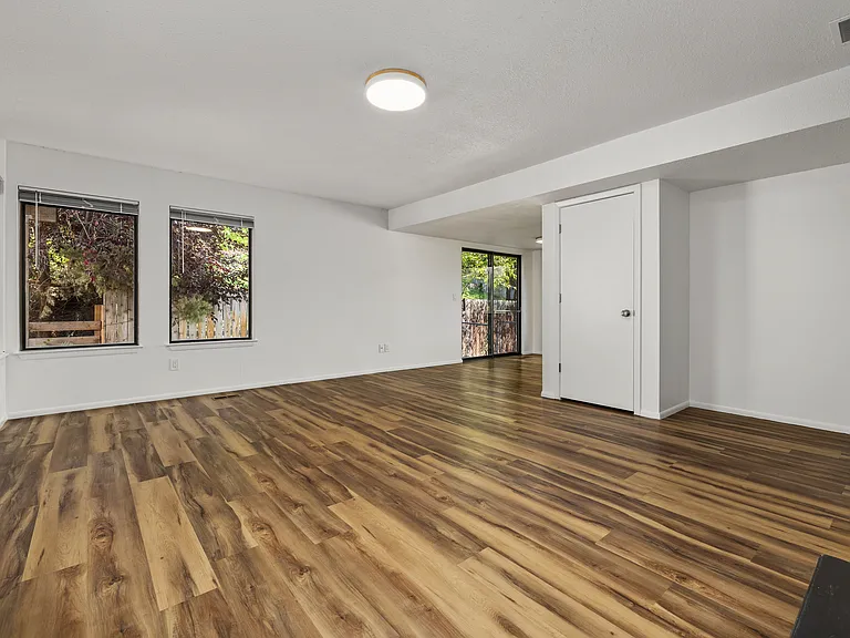 2230 E Roanoke Dr — Photo 4