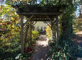 28 Gerrymander Dr, Centerport, NY 11721
