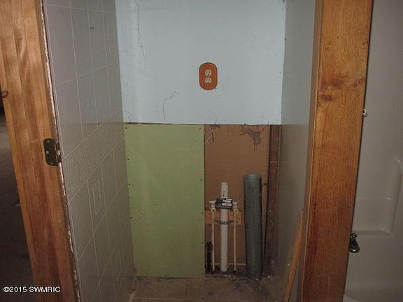 4th image of 2731 East St