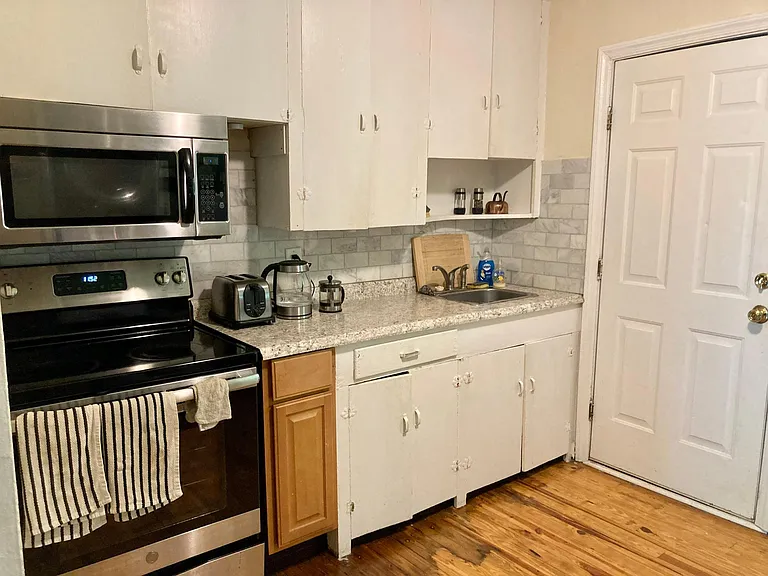 327 E Pershing St — Photo 4