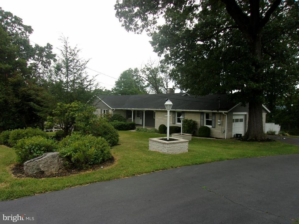 2nd image of 1707 Hilltop Dr
