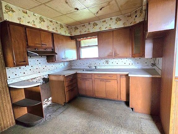 4th image of 2327 E 25th St