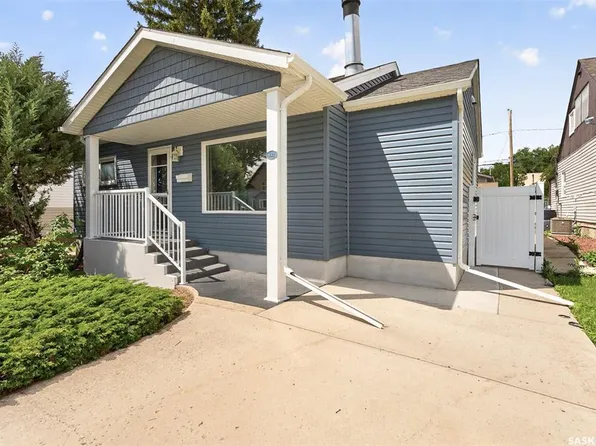 892 7th AVENUE NW, Moose Jaw, SK S6H 4C2