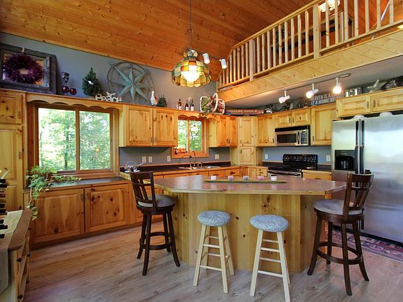 4th image of 40095 Evergreen Dr