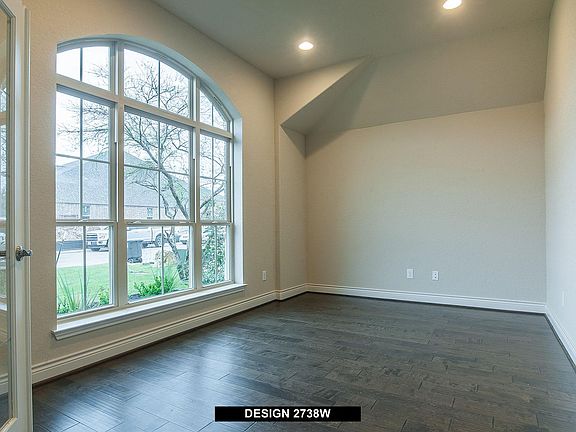 3rd image of 647 Waratah Ave