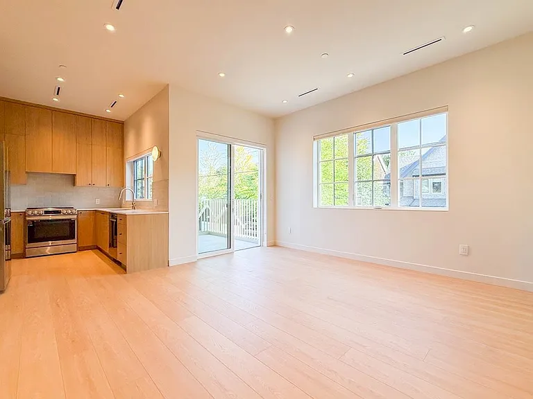 3038 Vine St — Photo 12