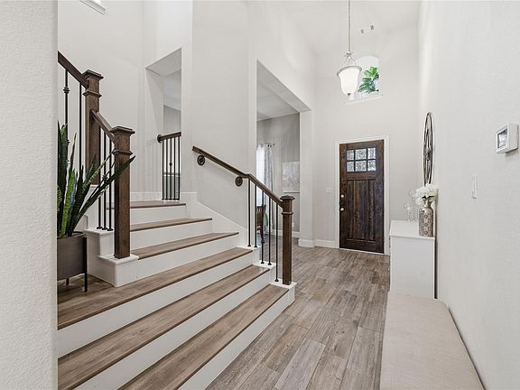 4th image of 720 Mayhill Ridge Ln