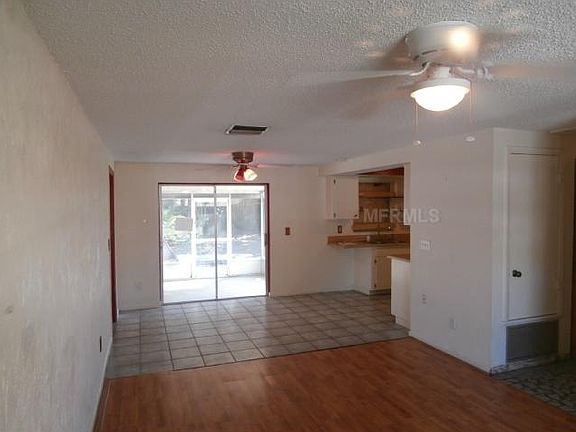 4th image of 8863 Oak Cir