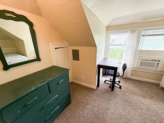 3rd image of 207 Kelvin Pl APT 3