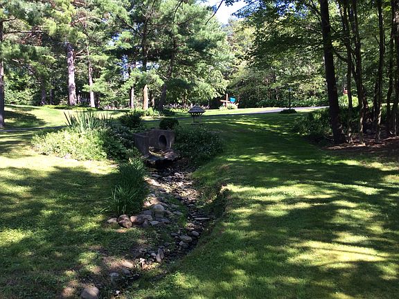 4th image of 6 Tanglewood Dr E