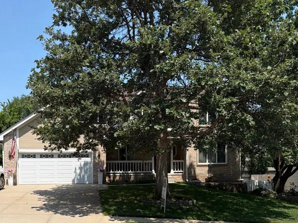 1016 Tekamah Ln, Papillion, NE 68046