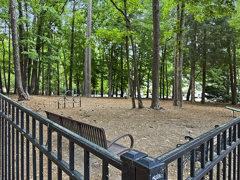 Lexington Farms Apartments — Photo 31