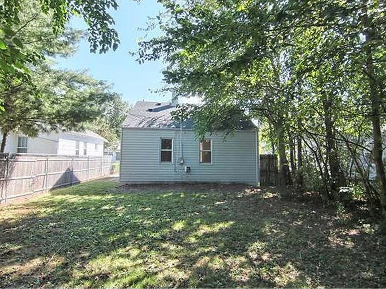555 E Breckenridge St — Photo 13