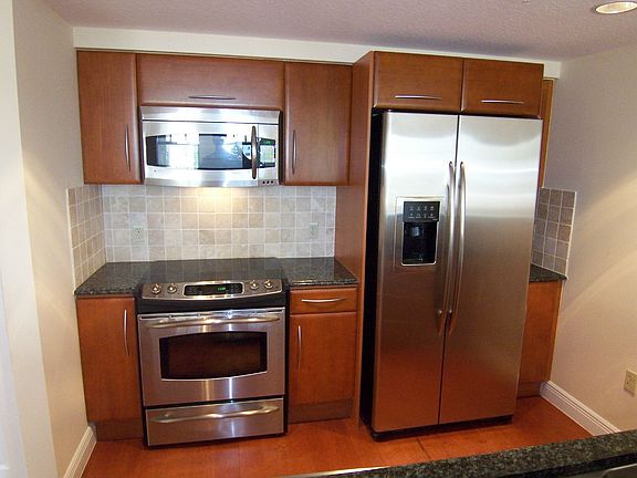 2nd image of 511 Lucerne Ave APT 402