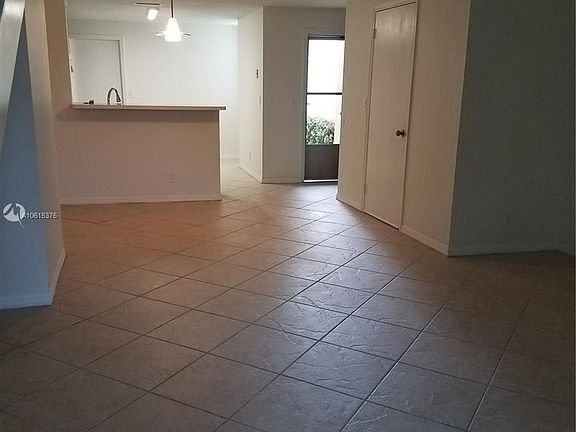 4th image of 912 Sevilla Cir #912