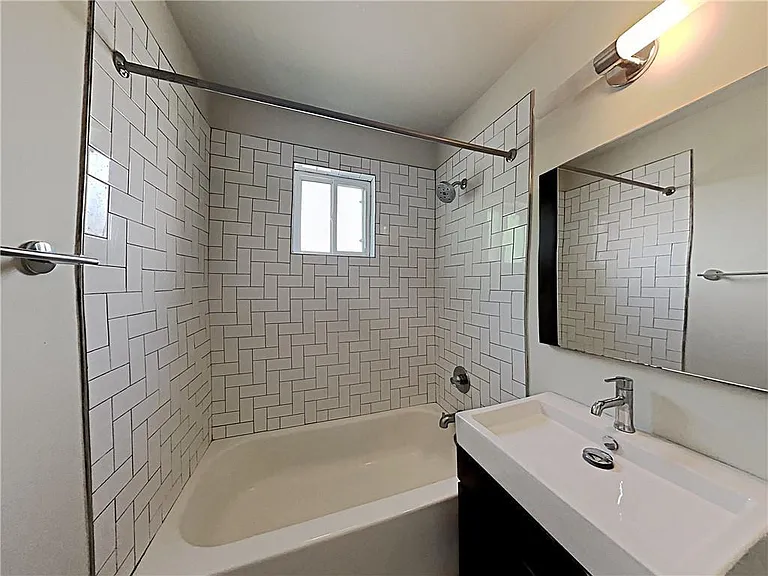 880 N Highland Ave NE #B4 — Photo 11