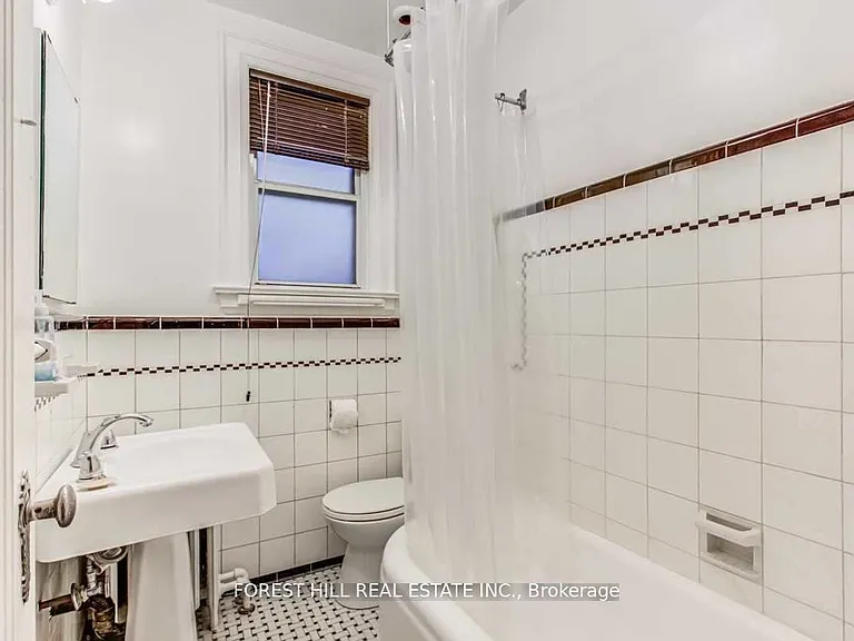 138 Castlewood Rd — Photo 15