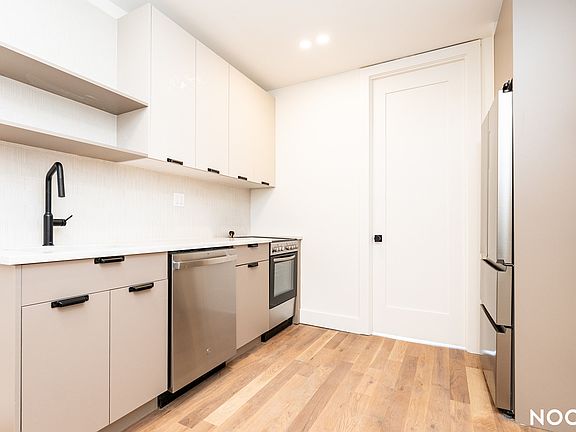 4th image of 43 Kingston Ave #2A