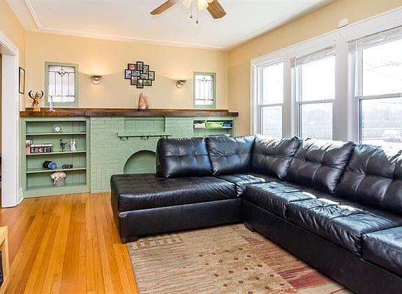 3rd image of 926 S Lyman Ave