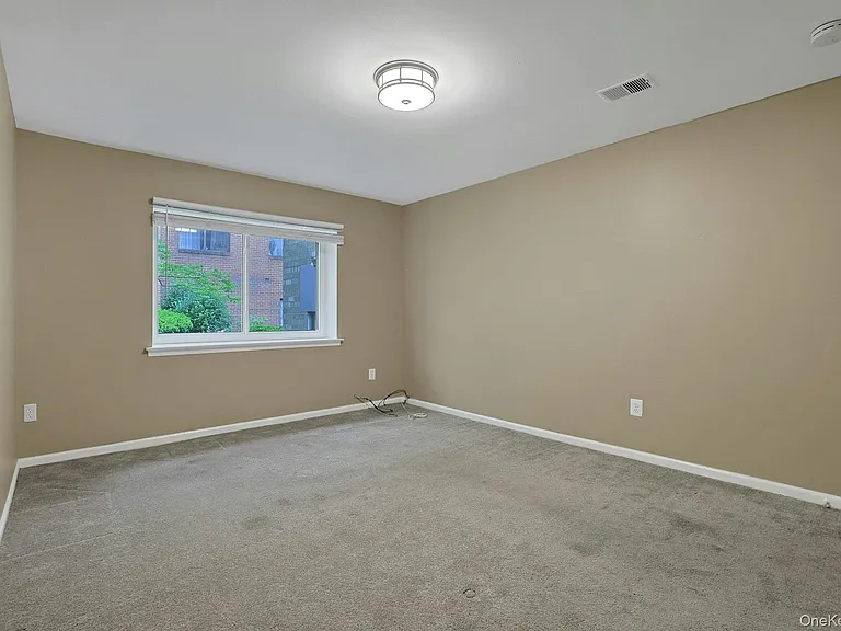 214 Kennedy Dr — Photo 20