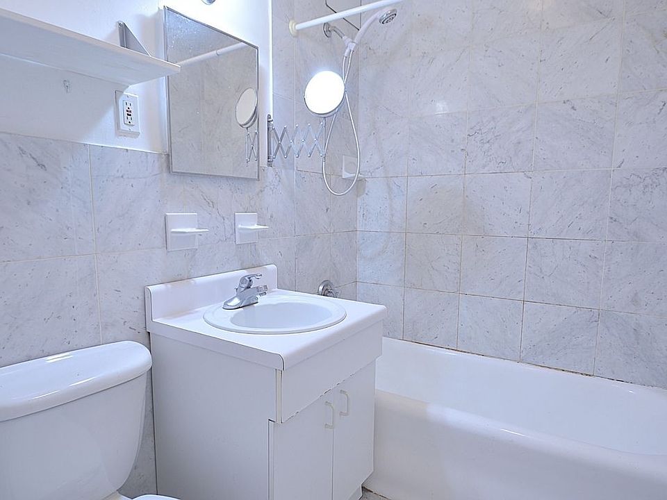2nd image of 200 W 70th St APT 15A