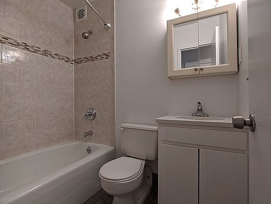 3rd image of 210 E 29th St APT 5A