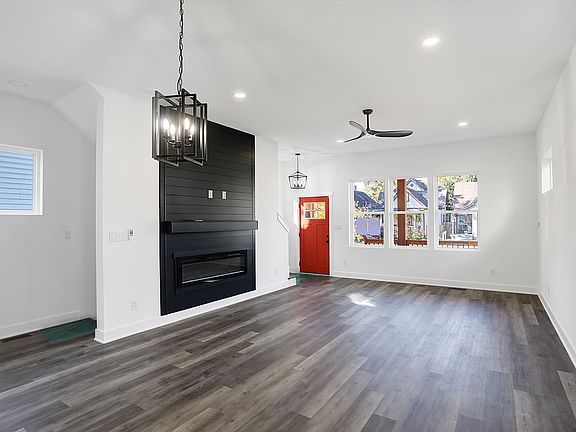 4th image of 1045 Villa Ave