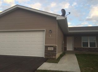 5742 Summerland Dr, Waterloo, IA 50701