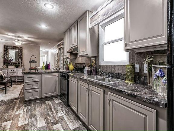 2nd image of 901 Lake Elmo Ave N #G1me8l
