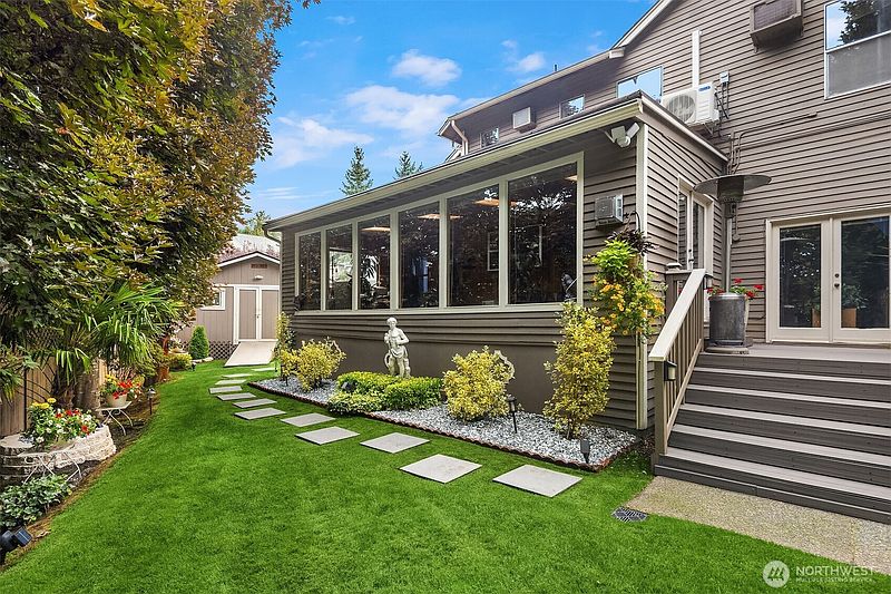 3rd image of 32807 12th Avenue SW
