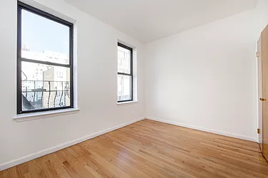 Rented by R New York