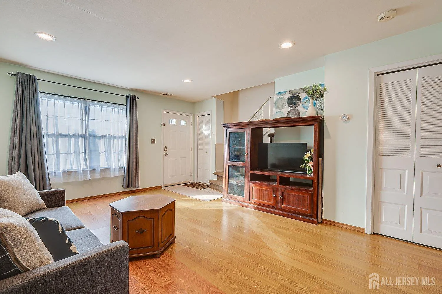 1 bed, 1.0 bath, 810 sqft, $1,950 — Photo 3