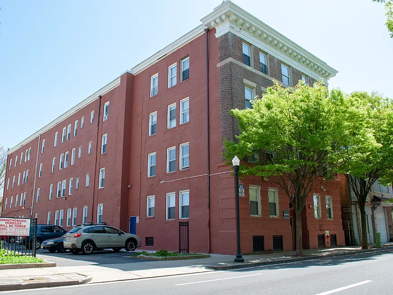 Virginia Arms Apartments — Photo 3