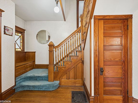 4th image of 301 W Crawford St
