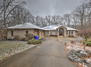 330 Timber View Ct, Decatur, IL 62521