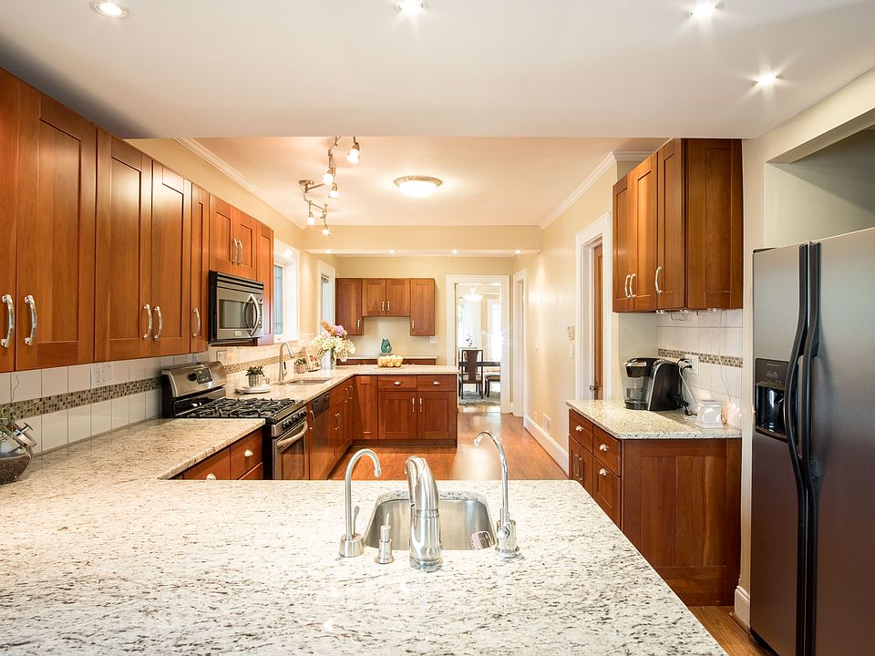 Kitchen with extra prep sink