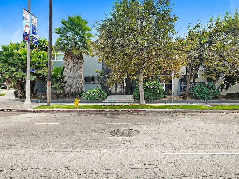 950 Venice Blvd. — Photo 5