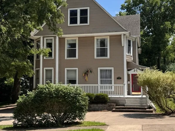 518 E 2nd St, Dixon, IL 61021