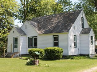 8648 W Elm Valley Rd, Three Oaks, MI 49128