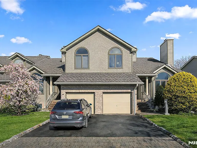 408 Dogwood Ct — Photo 1