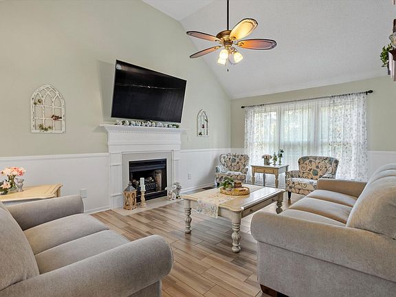 3rd image of 1405 Waterwinds Ct