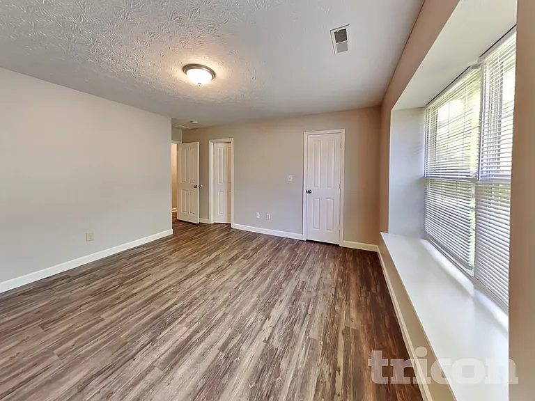 12758 Sovereign Ln — Photo 7