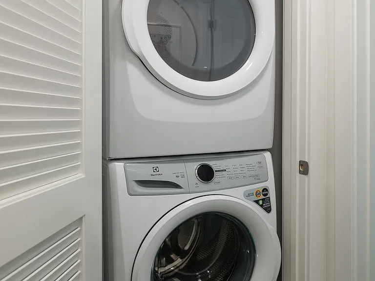 Spacious 2 Bed Townhouses! * Best Koreatown Location * Washer & Dryer * Bidet — Photo 28