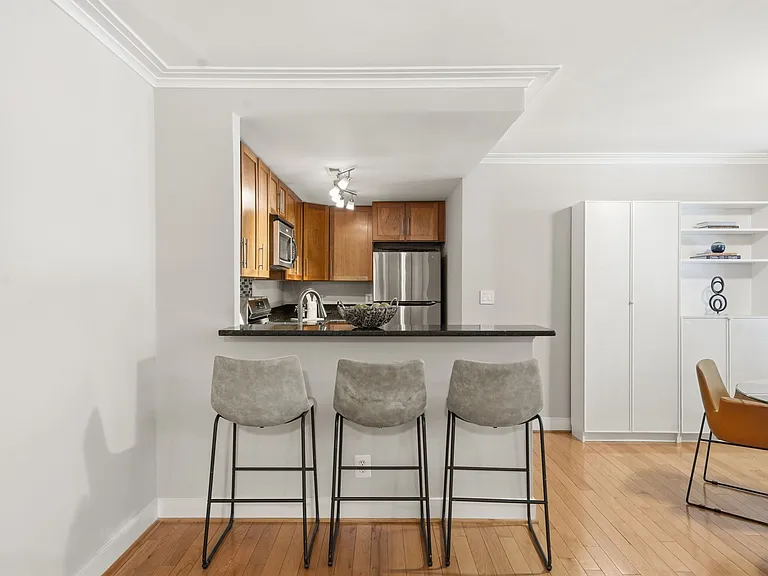 14 S St NE #201 — Photo 3