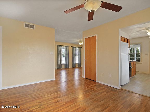 5th image of 2123 W Edgewood Dr