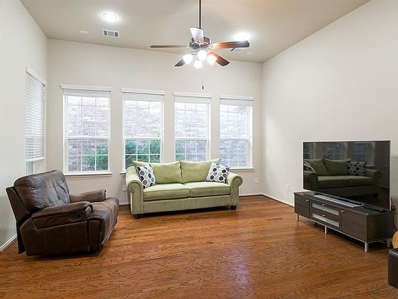 5th image of 213 Buckingham Ave
