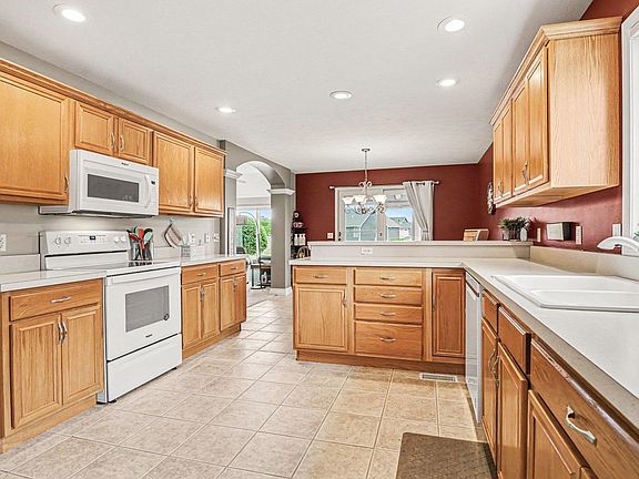 5th image of 1073 Blackstone Blvd