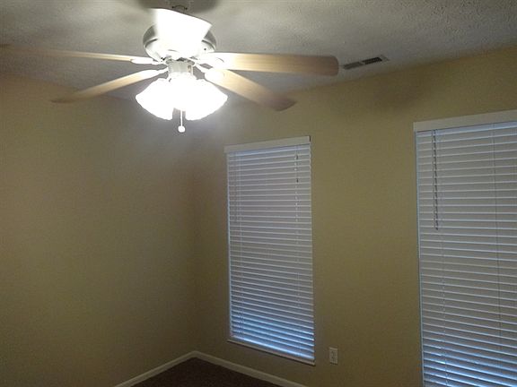 4th image of 2493 Rosecrest St
